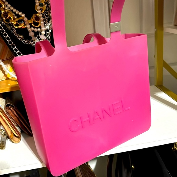 Authentic CHANEL Jelly Logo Tote - Picture 15 of 17